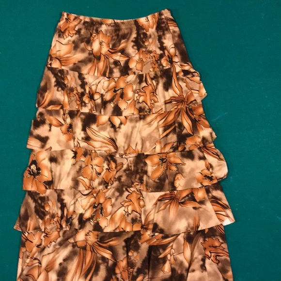 Beautiful ruffled skirt🤗 - Picture 1 of 3